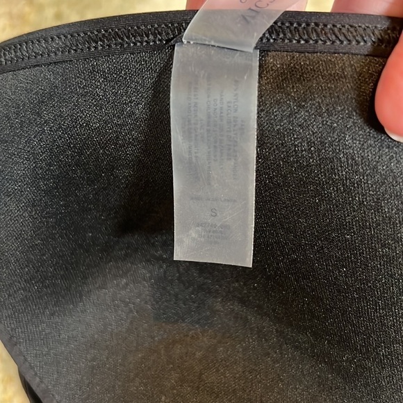 ⭐️Victoria’s Secret, Wow! Black Bikini Top, Every Aspect is Beautiful, Like New - Picture 7 of 9